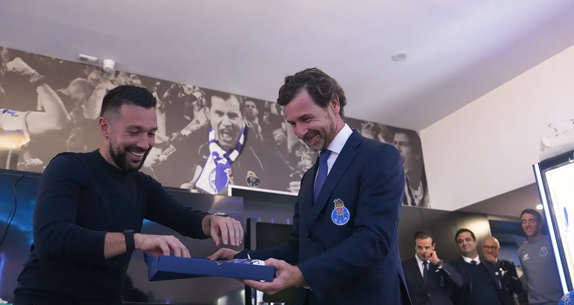Villas-Boas felicita Farioli e Pepê